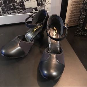 Amazing CAPEZIO Character Flex Dance Shoes NWOT